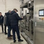 ગૌણ બેલિંગ સાધનોનું નિરીક્ષણ કરવા માટે અમારી કંપનીની મુલાકાત લેવા માટે વિદેશી ગ્રાહકોનું હાર્દિક સ્વાગત છે